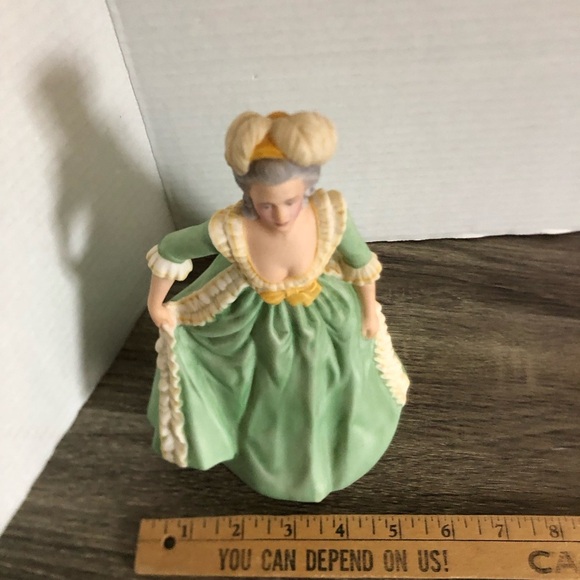 1982 Franklin Mint Marie Antoinette Figurine - Picture 7 of 10